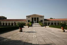 ingresso villa emo